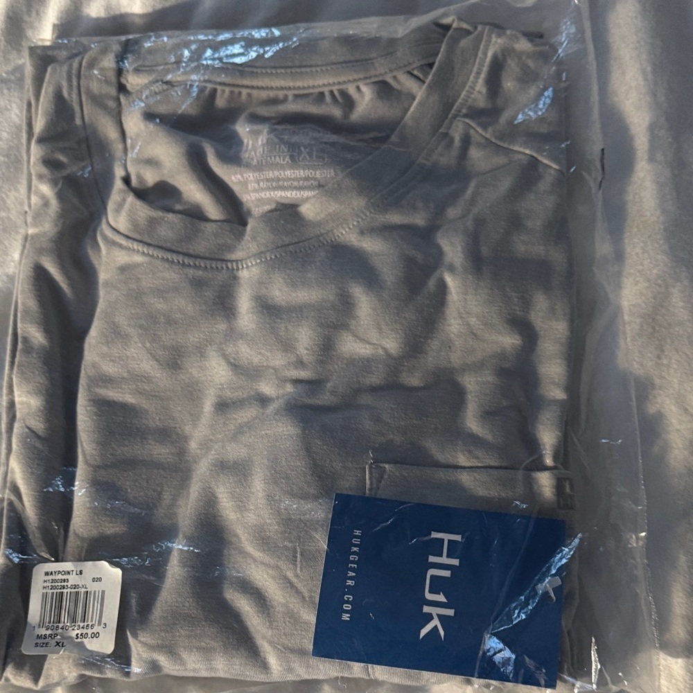 Huk Men’s gray pocket tee XL